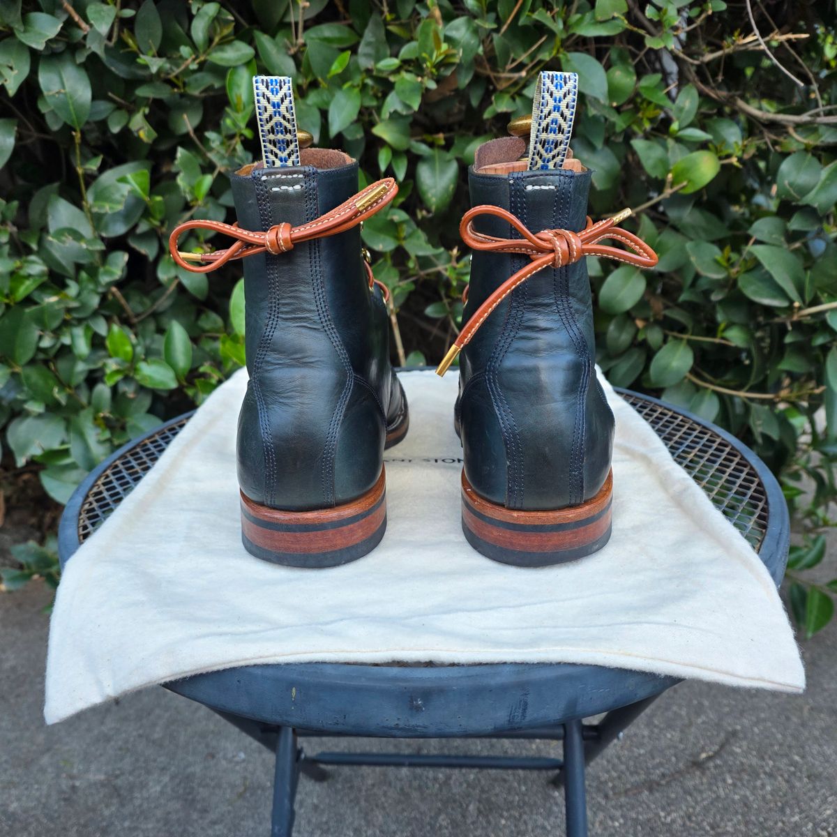 Photo by kananaios on April 2, 2026 of the Unmarked DB Hunter Cap Toe in Horween Navy Chromexcel.