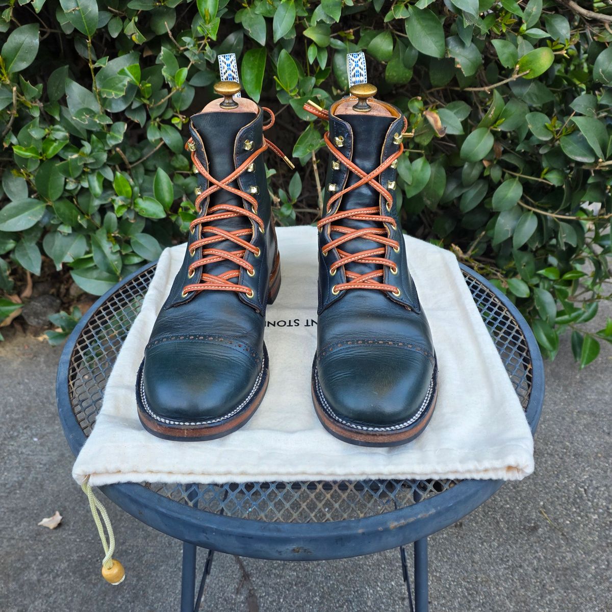 Photo by kananaios on April 2, 2026 of the Unmarked DB Hunter Cap Toe in Horween Navy Chromexcel.