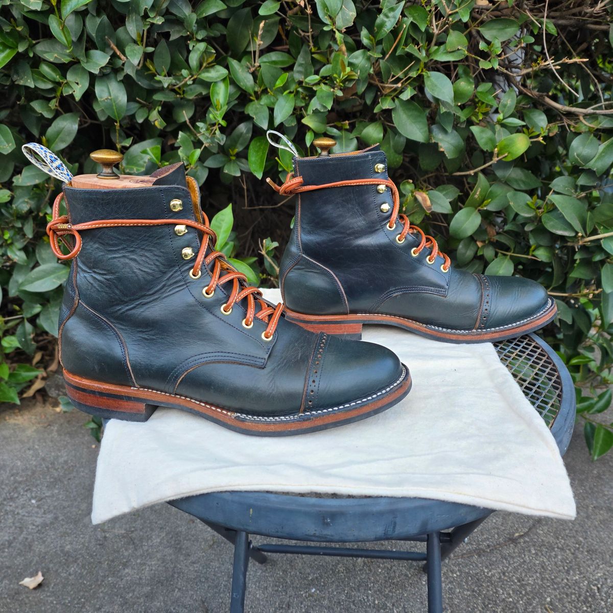 Photo by kananaios on April 2, 2026 of the Unmarked DB Hunter Cap Toe in Horween Navy Chromexcel.