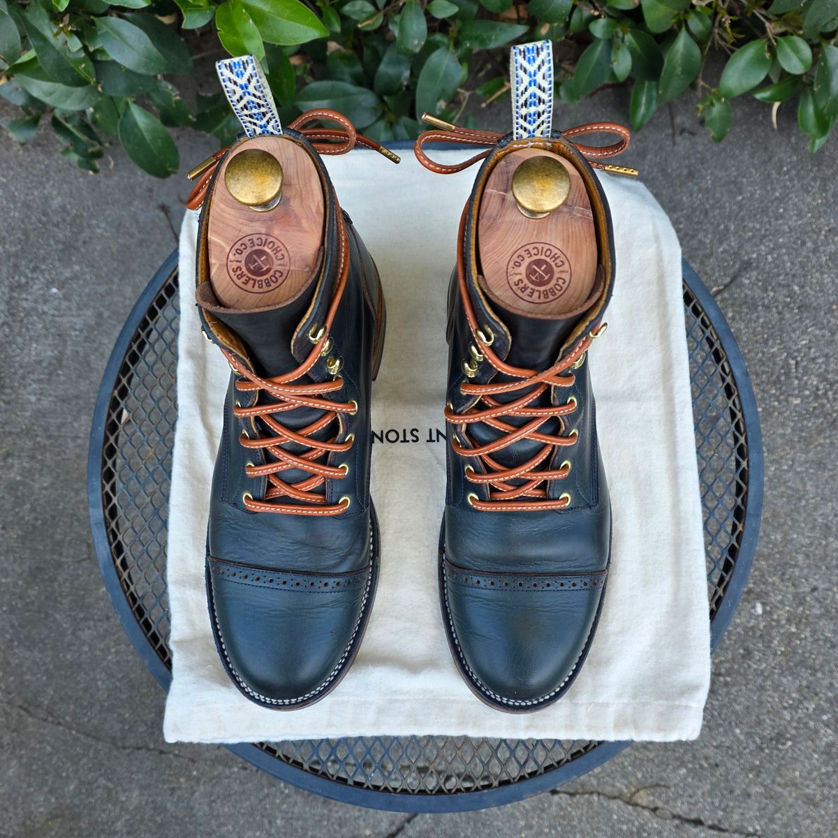 Photo by kananaios on April 2, 2026 of the Unmarked DB Hunter Cap Toe in Horween Navy Chromexcel.