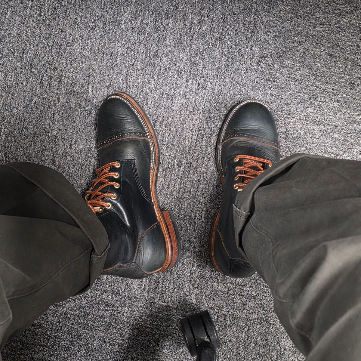 Photo by kananaios on June 1, 2026 of the Unmarked DB Hunter Cap Toe in Horween Navy Chromexcel.
