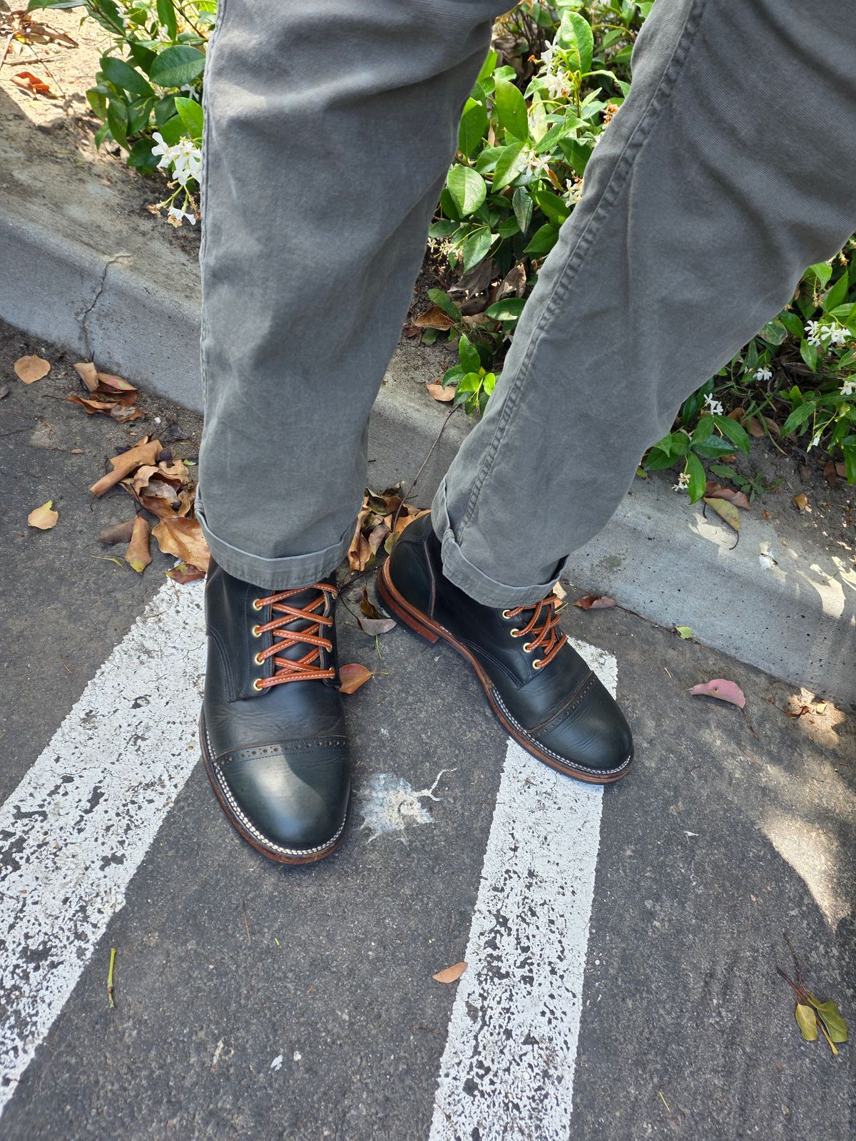 Photo by kananaios on May 11, 2026 of the Unmarked DB Hunter Cap Toe in Horween Navy Chromexcel.