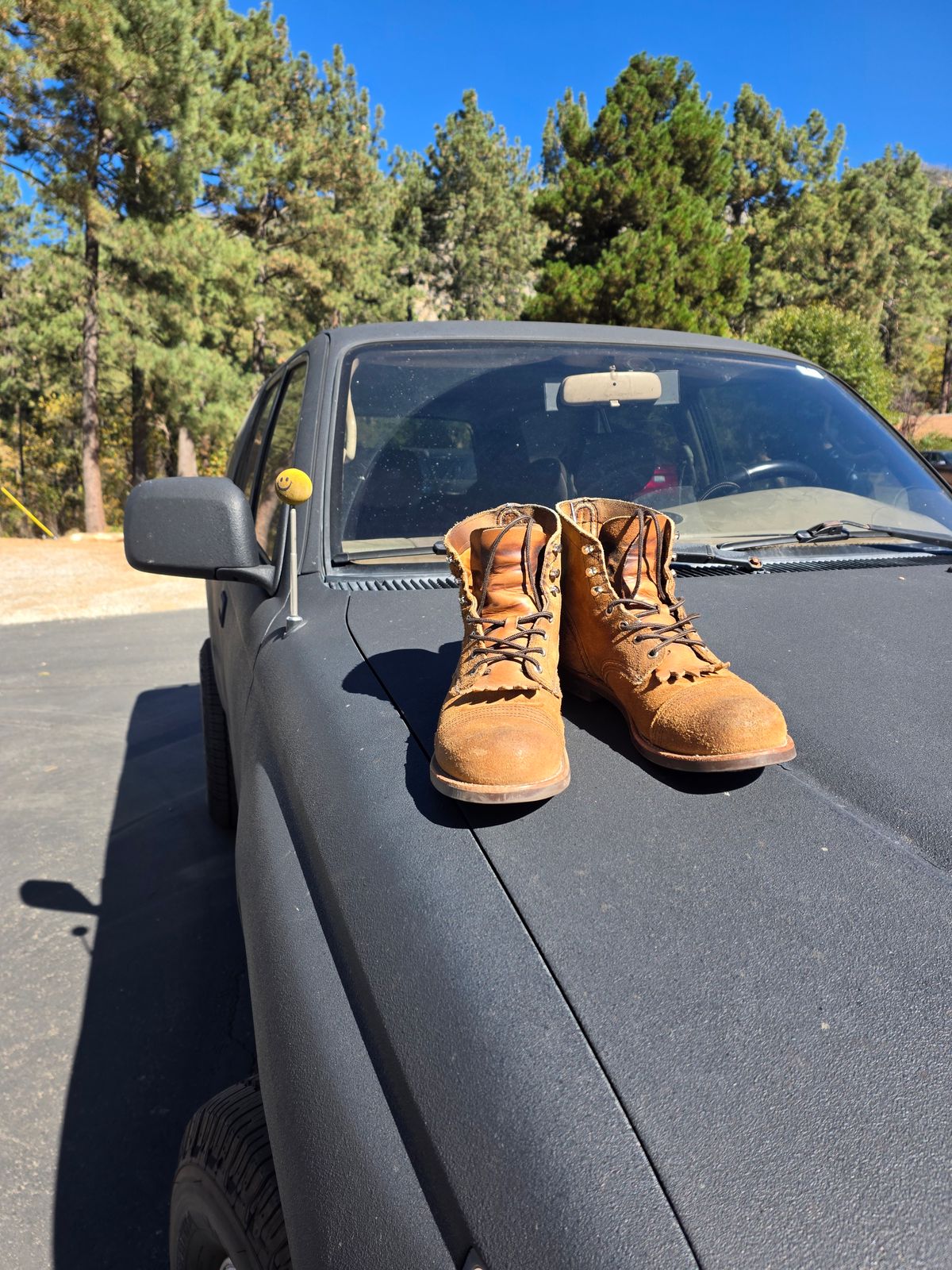 Photo by kananaios on November 9, 2025 of the Red Wing Iron Ranger in S.B. Foot Hawthorne Muleskinner.