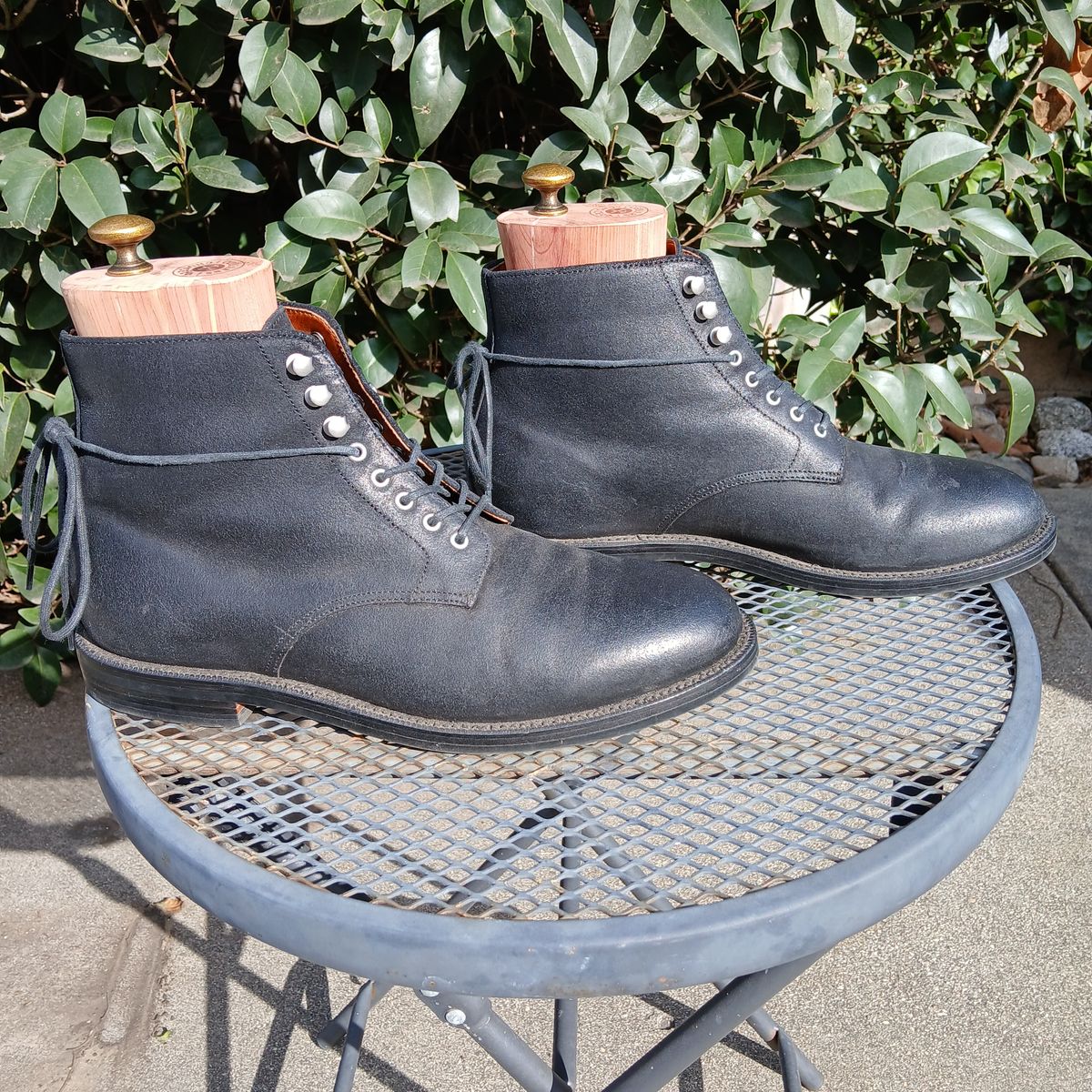 Photo by kananaios on February 16, 2025 of the Grant Stone Edward Boot in C.F. Stead Black Waxy Commander Suede.