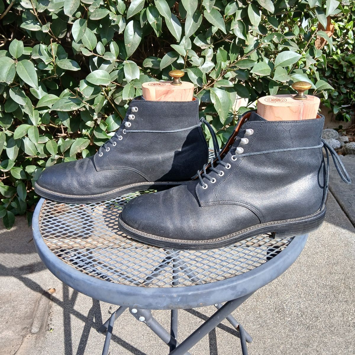 Photo by kananaios on February 16, 2025 of the Grant Stone Edward Boot in C.F. Stead Black Waxy Commander Suede.
