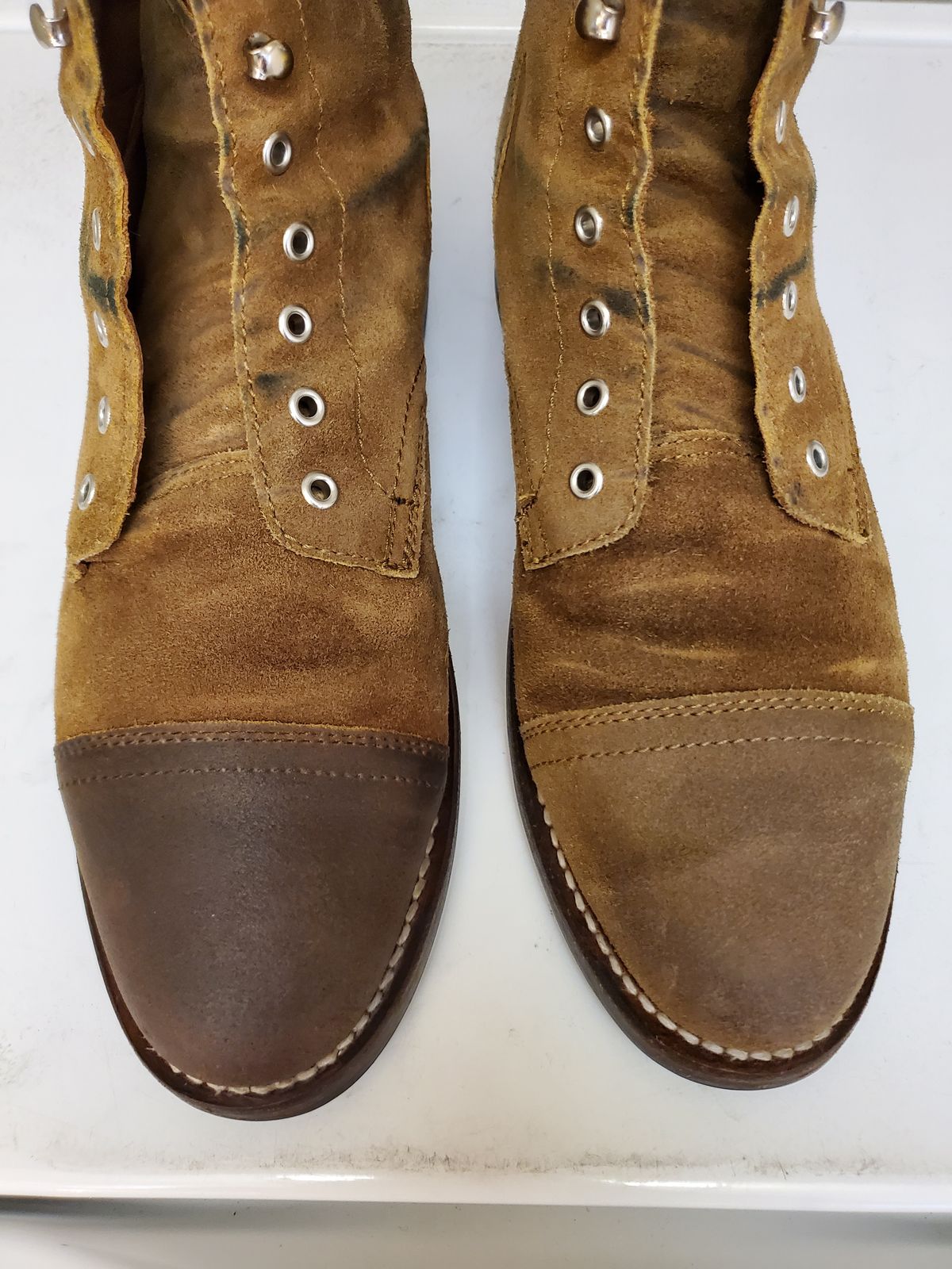 Photo by kananaios on February 3, 2024 of the Thursday Captain in Safari WeatherSafe Suede.