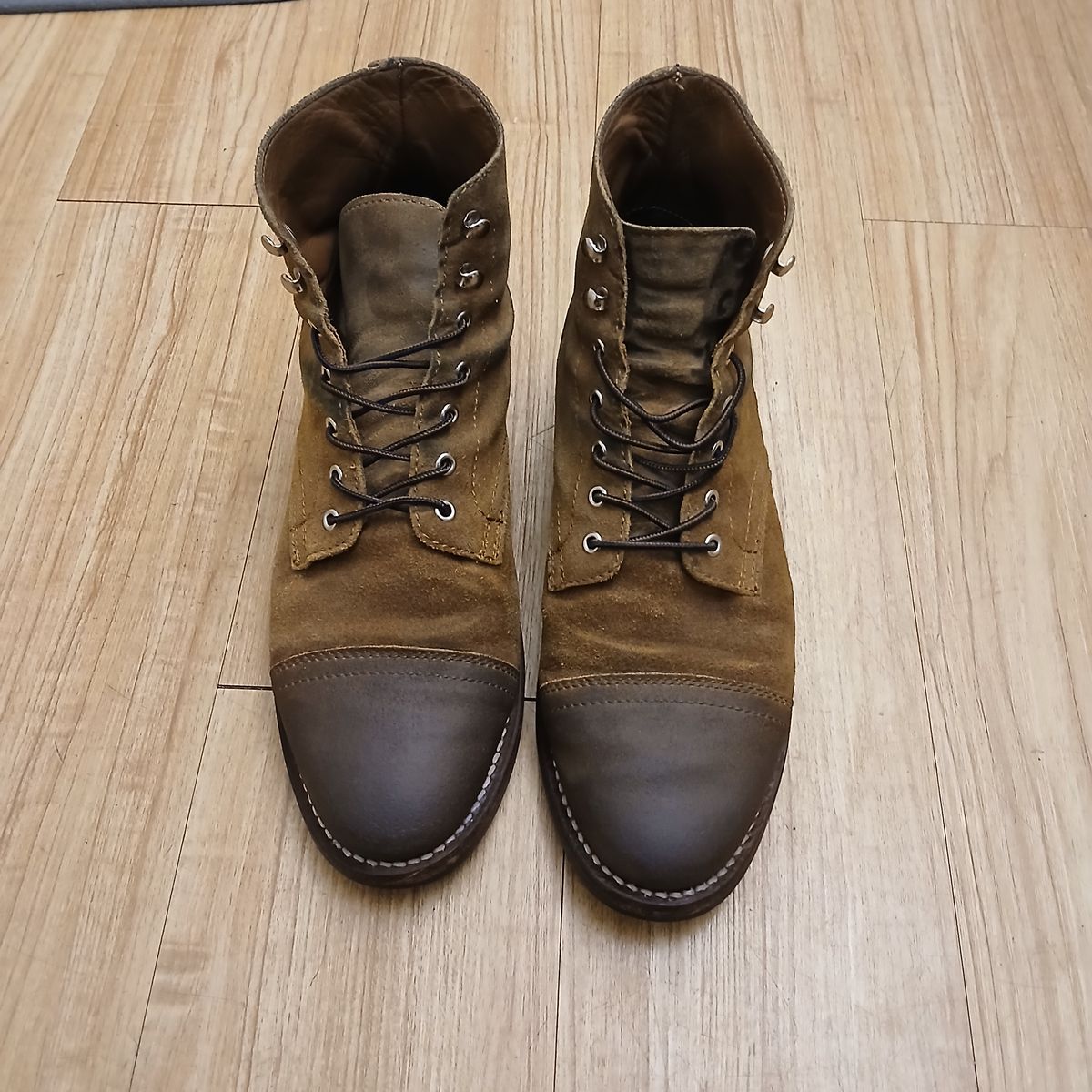 Photo by kananaios on January 14, 2025 of the Thursday Captain in Safari WeatherSafe Suede.