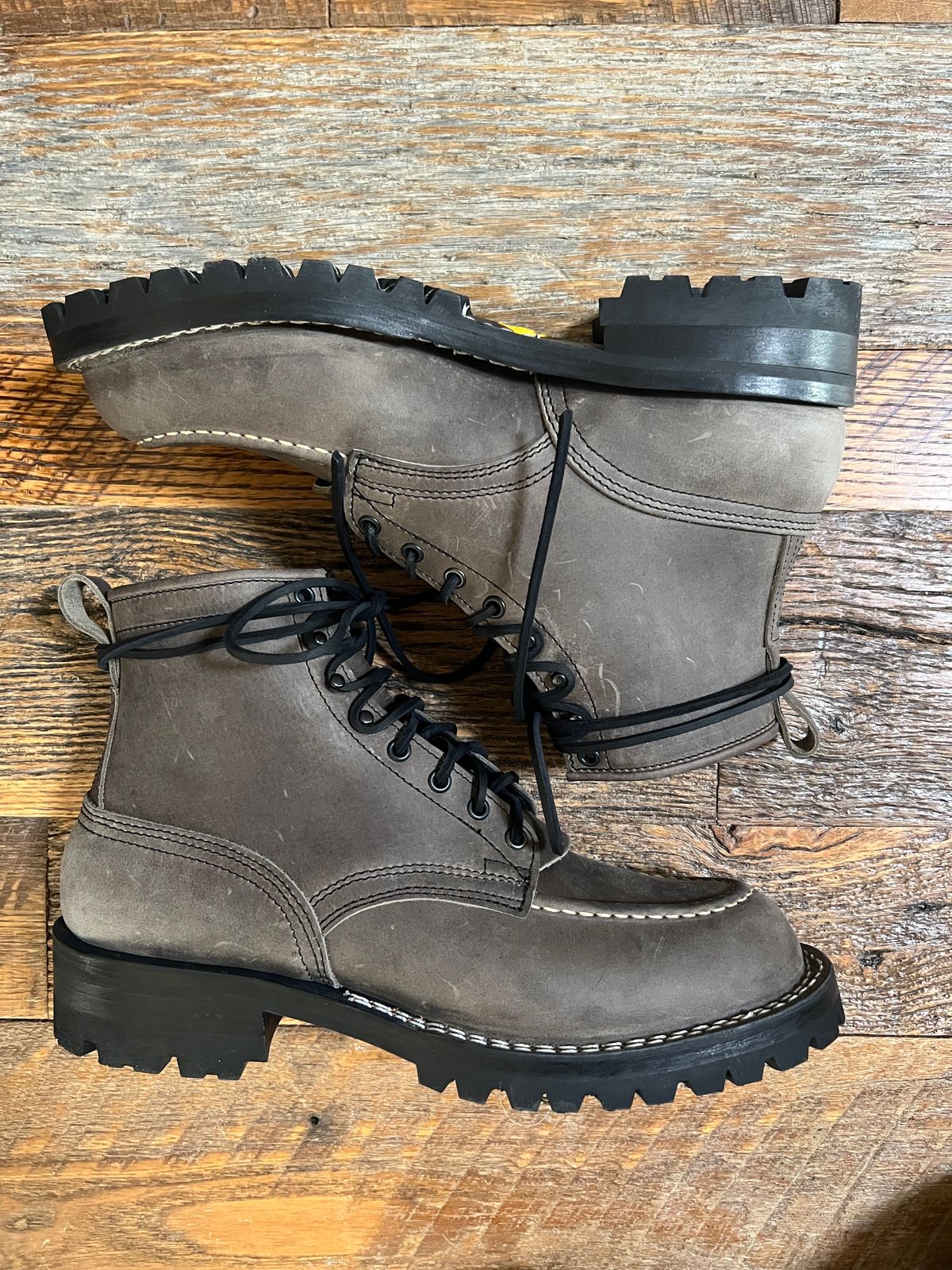Photo by colehamilton on November 3, 2023 of the Nicks Moc Toe in Horween Steel Predator.