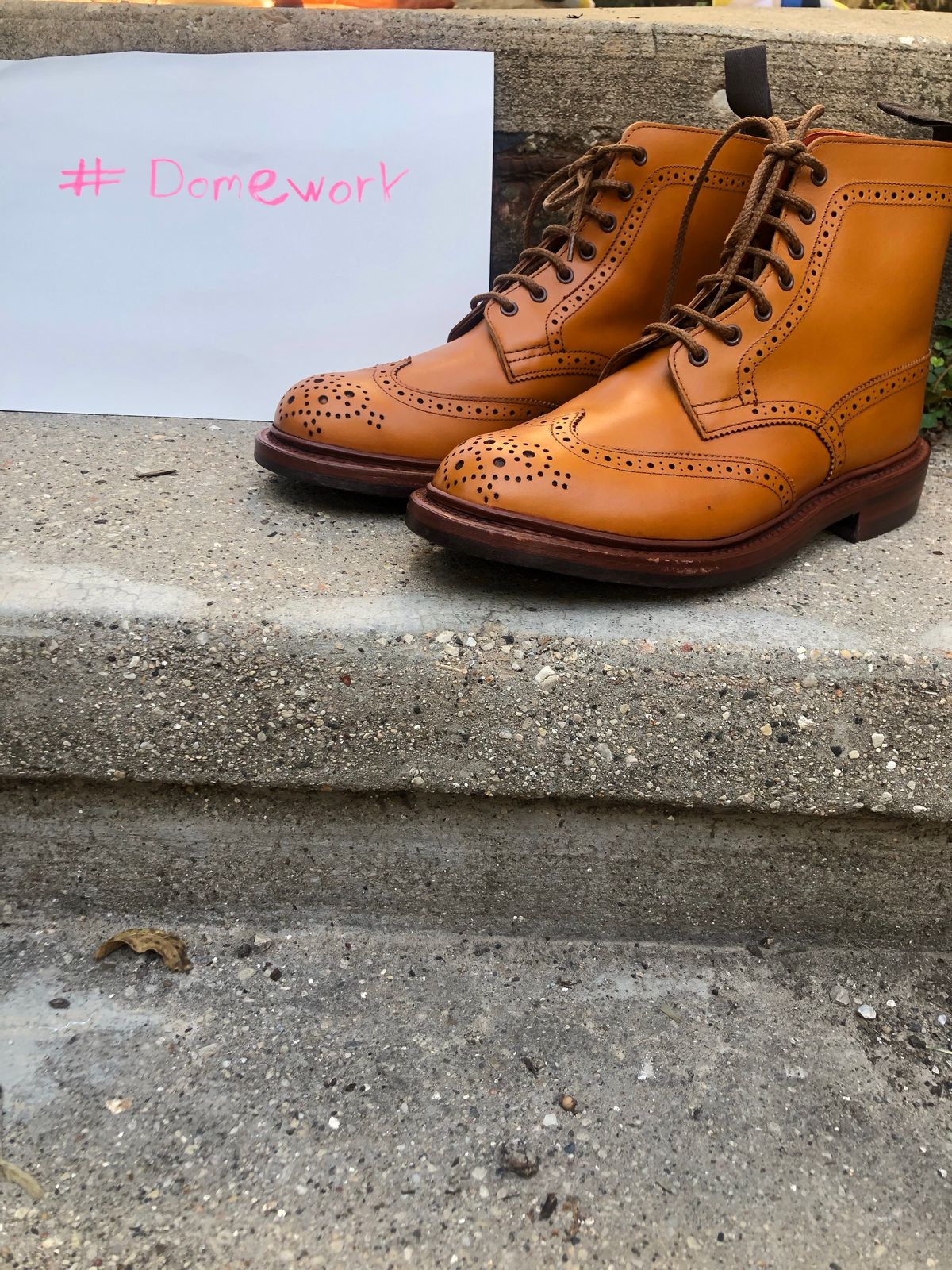 Photo by aganz on October 3, 2022 of the Tricker's Unknown Model in Acorn Antique.