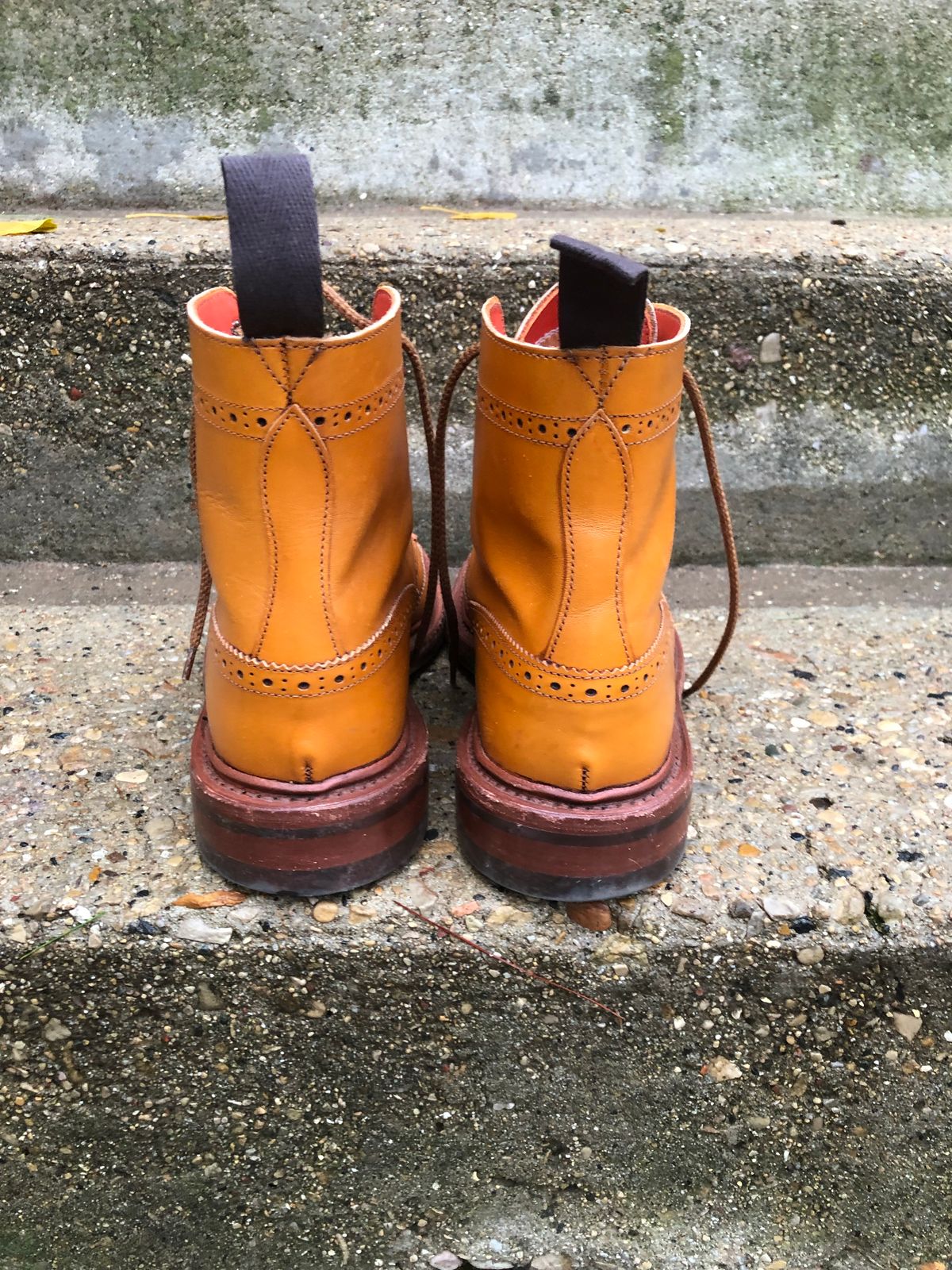 Photo by aganz on November 5, 2022 of the Tricker's Unknown Model in Acorn Antique.