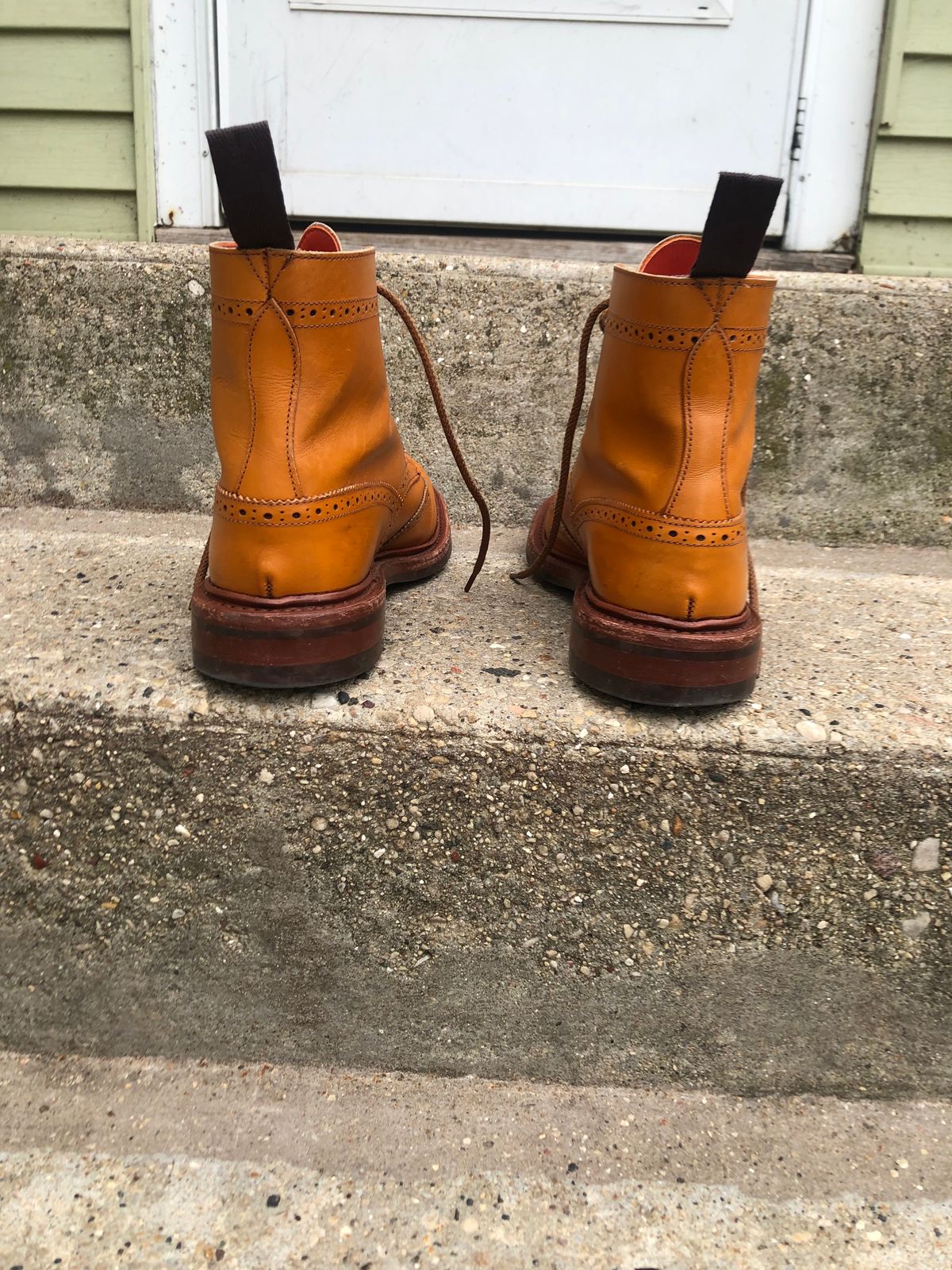 Photo by aganz on December 5, 2022 of the Tricker's Unknown Model in Acorn Antique.
