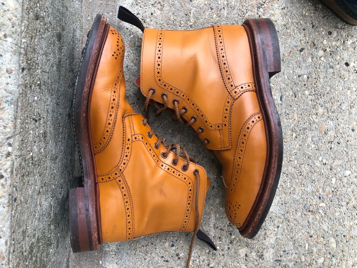 Photo by aganz on December 5, 2022 of the Tricker's Unknown Model in Acorn Antique.