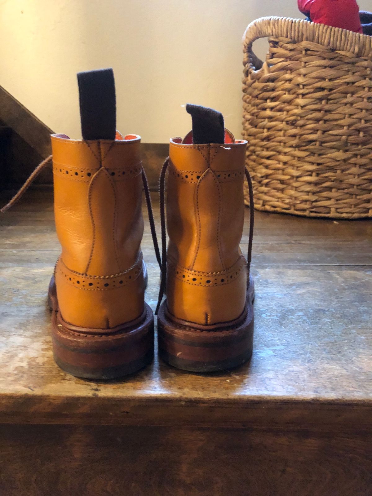 Photo by aganz on January 4, 2023 of the Tricker's Unknown Model in Acorn Antique.