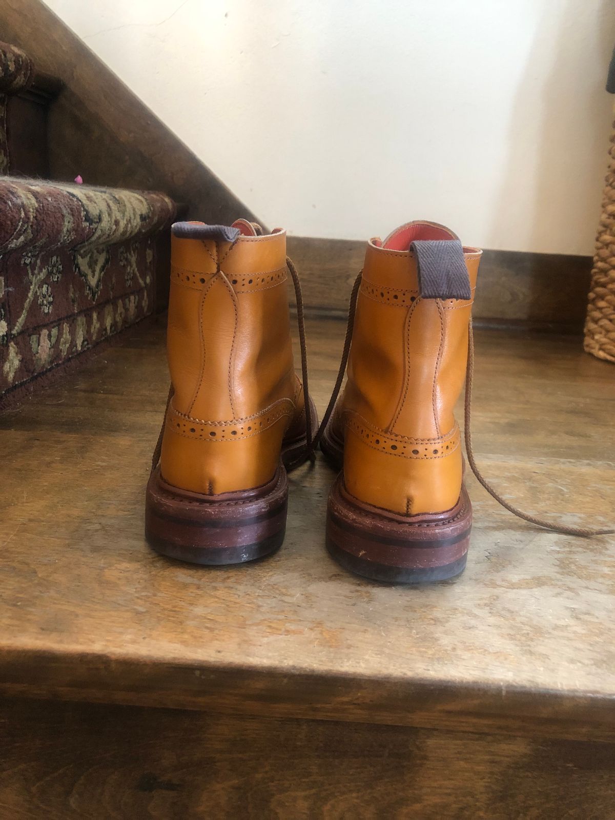 Photo by aganz on February 5, 2023 of the Tricker's Unknown Model in Acorn Antique.