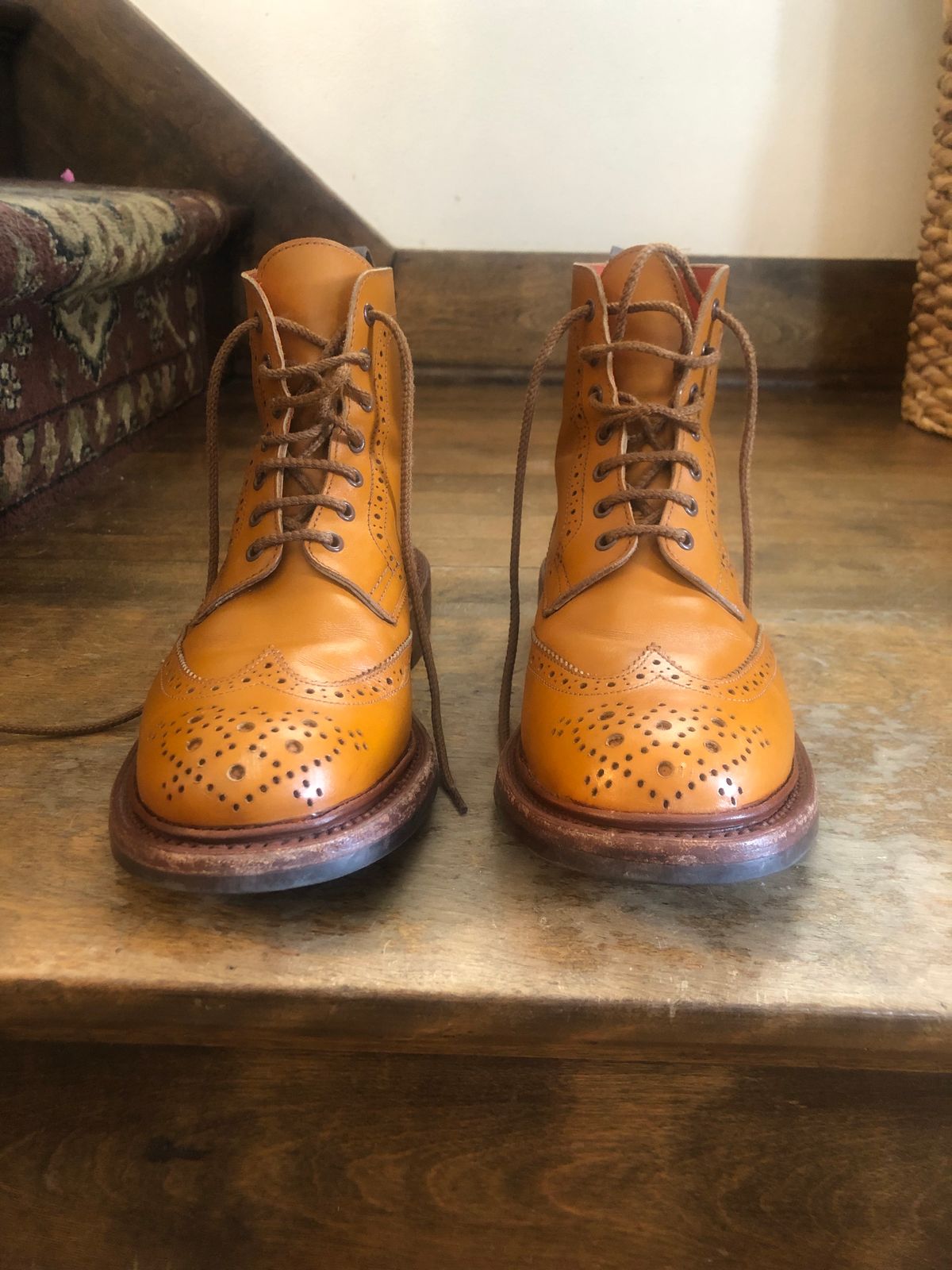 Photo by aganz on February 5, 2023 of the Tricker's Unknown Model in Acorn Antique.