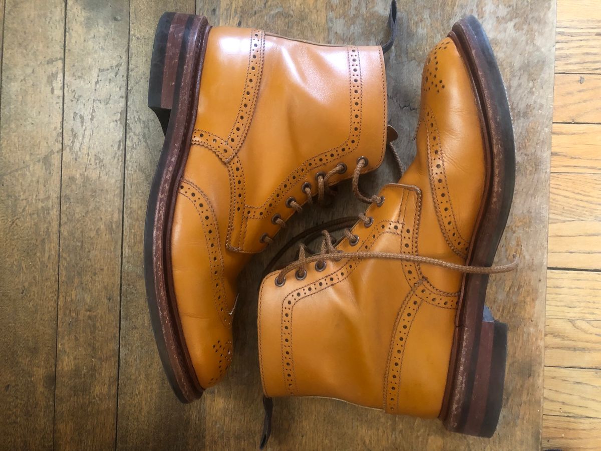 Photo by aganz on February 5, 2023 of the Tricker's Unknown Model in Acorn Antique.