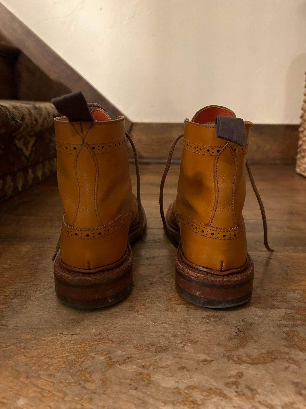 Photo by aganz on March 6, 2023 of the Tricker's Unknown Model in Acorn Antique.