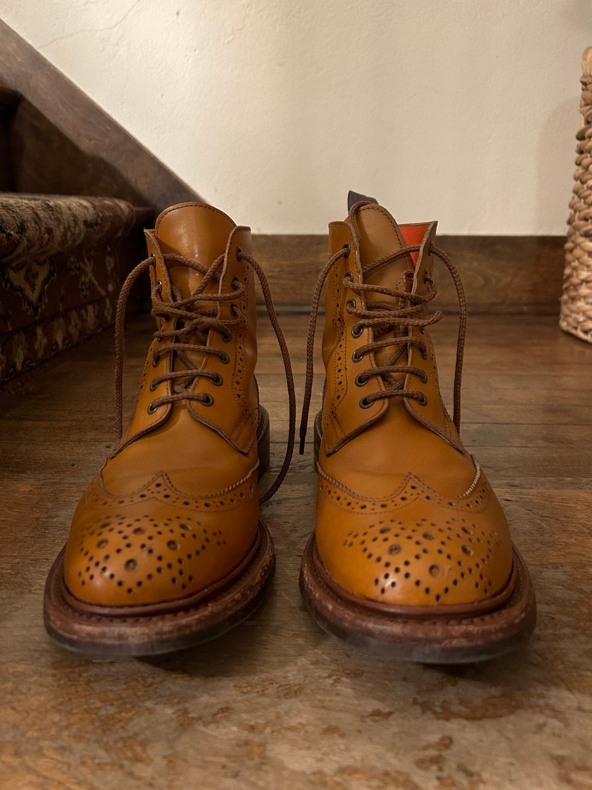 Photo by aganz on March 6, 2023 of the Tricker's Unknown Model in Acorn Antique.