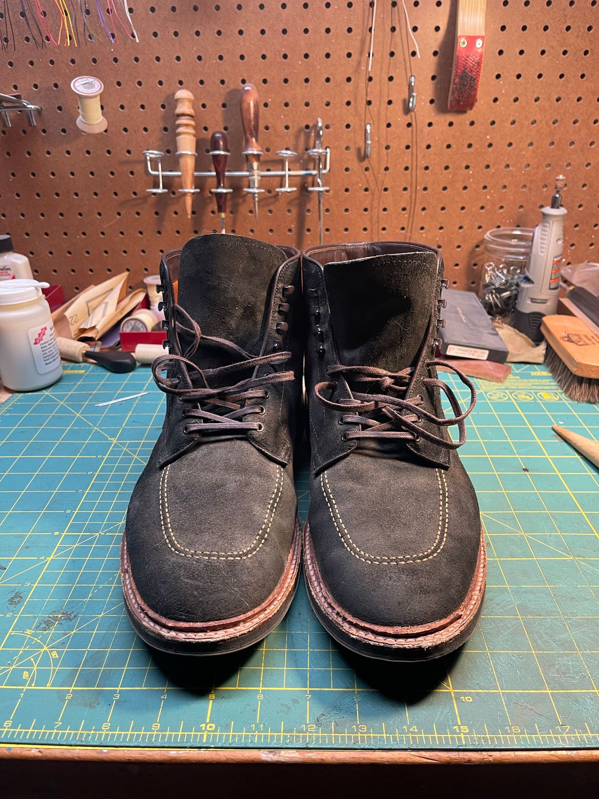 Photo by rufio on November 6, 2022 of the Alden Indy Boot in Horween Earth Chamois Roughout.