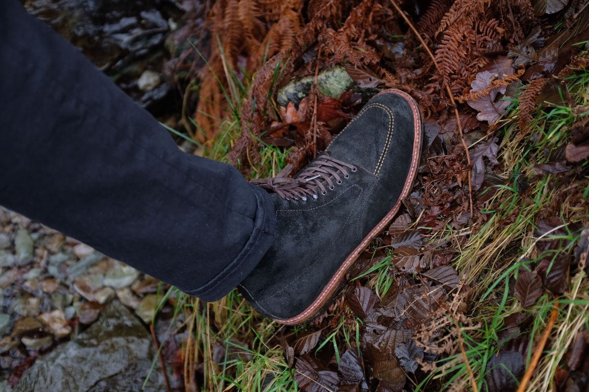 Photo by rufio on January 6, 2023 of the Alden Indy Boot in Horween Earth Chamois Roughout.