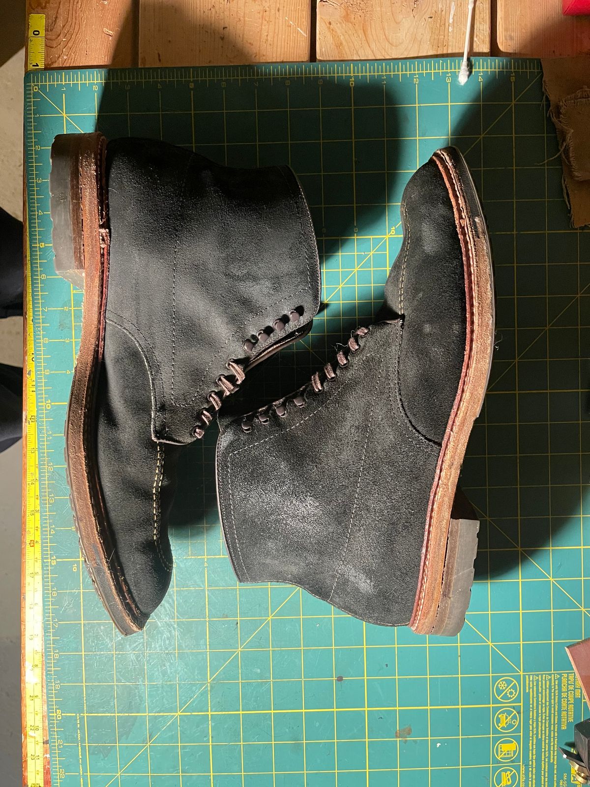 Photo by rufio on January 6, 2023 of the Alden Indy Boot in Horween Earth Chamois Roughout.