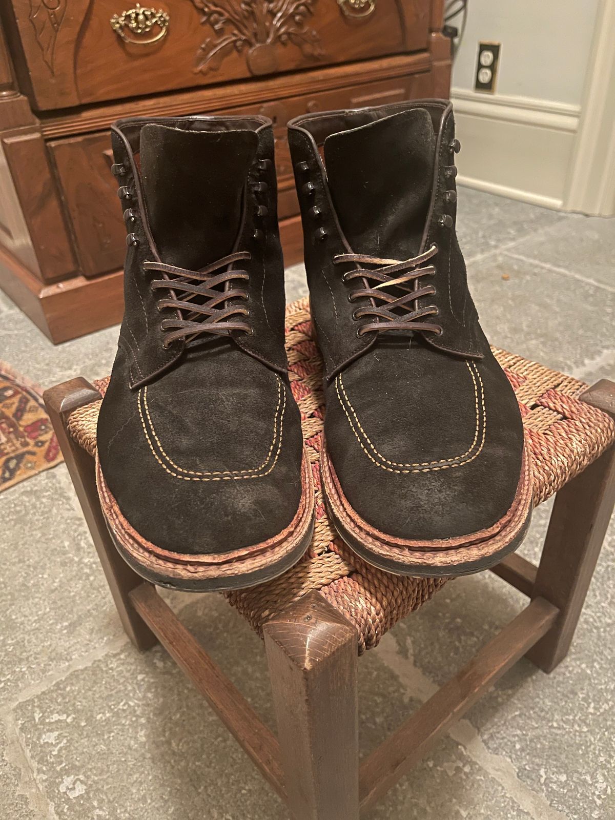 Photo by rufio on February 6, 2023 of the Alden Indy Boot in Horween Earth Chamois Roughout.