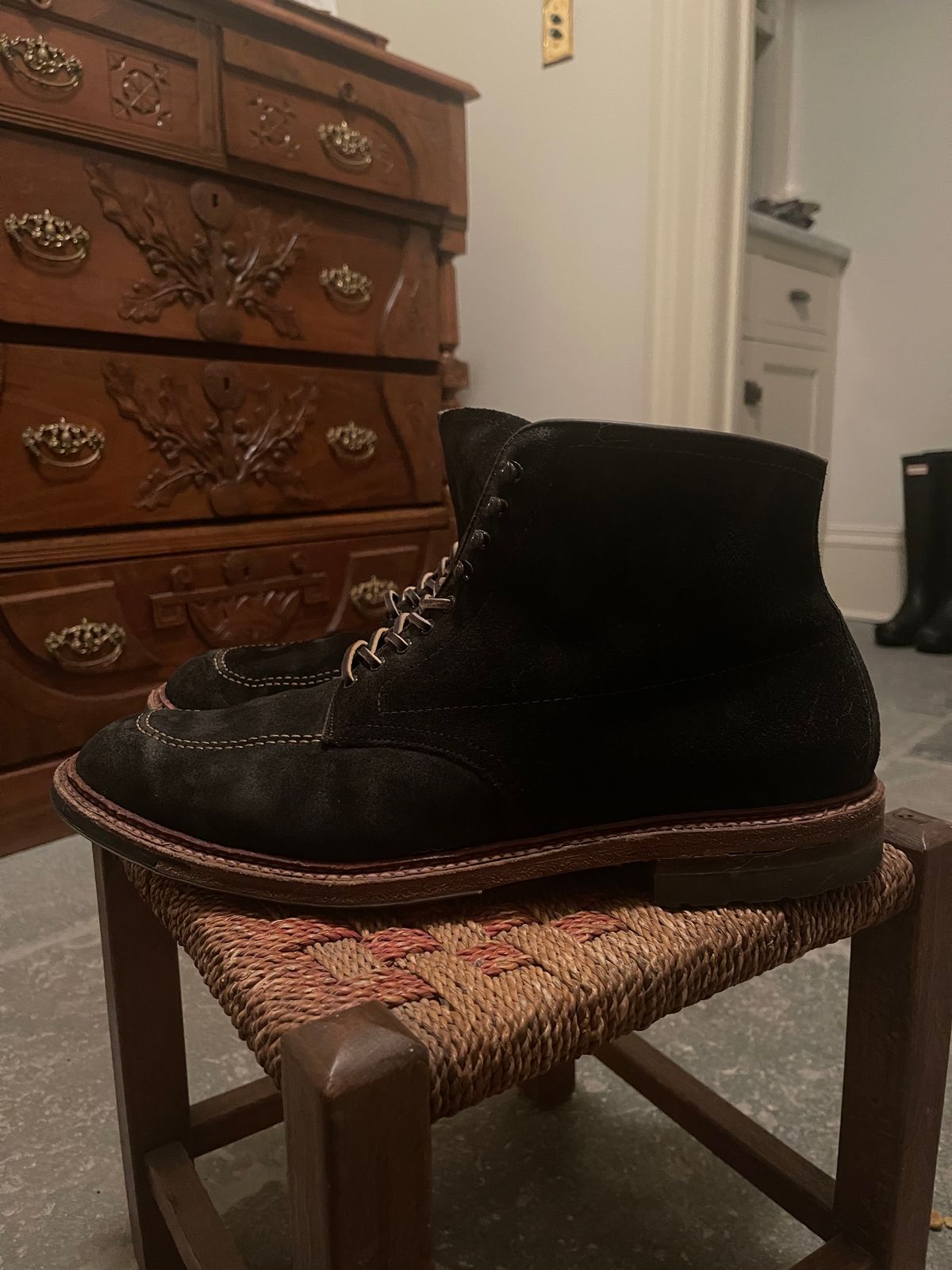 Photo by rufio on February 6, 2023 of the Alden Indy Boot in Horween Earth Chamois Roughout.