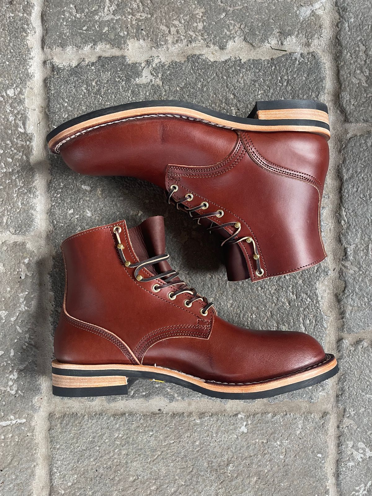 Photo by rufio on November 1, 2023 of the Nicks Free Range in Wickett & Craig Medium Brown English Bridle.