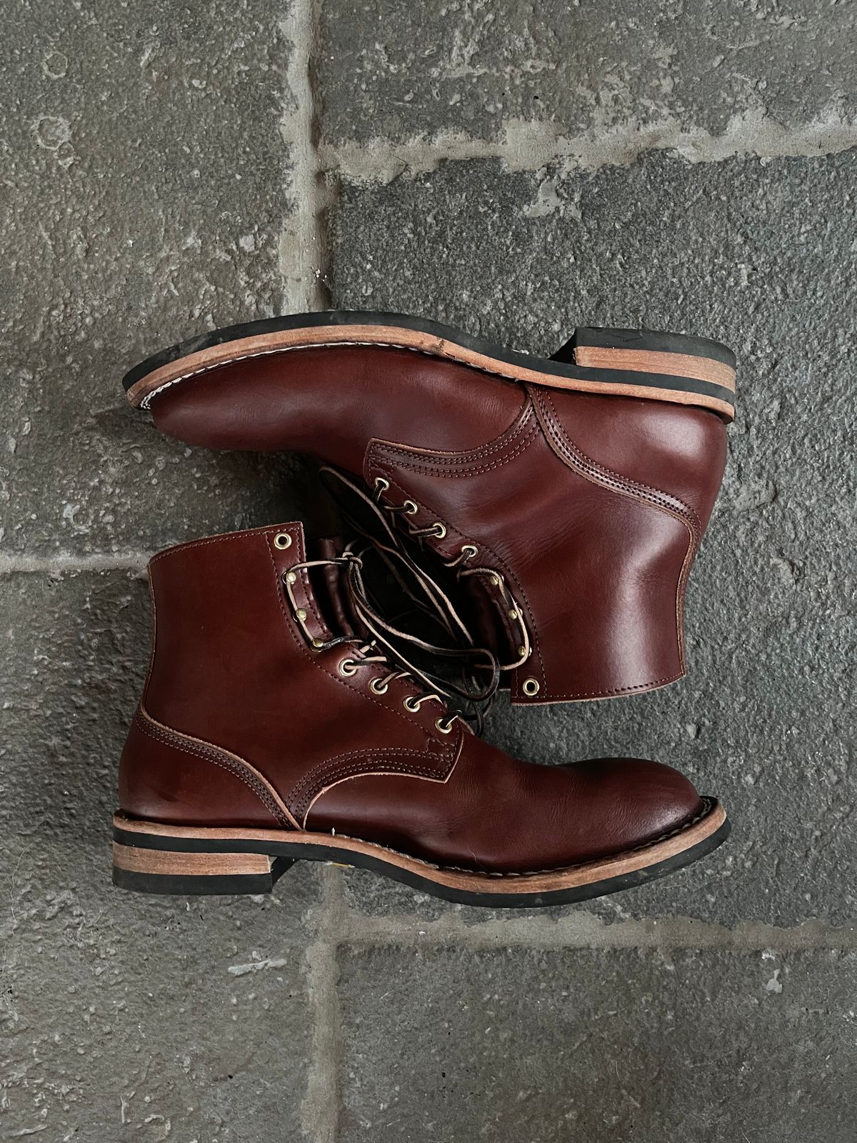 Photo by rufio on December 5, 2023 of the Nicks Free Range in Wickett & Craig Medium Brown English Bridle.