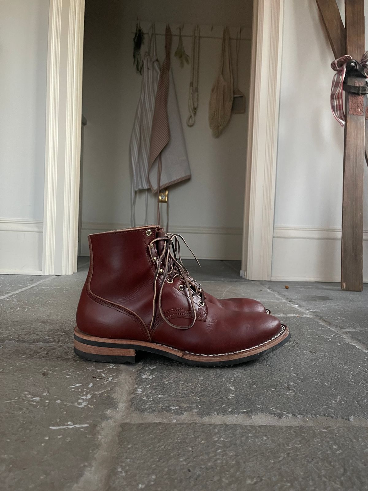 Photo by rufio on December 5, 2023 of the Nicks Free Range in Wickett & Craig Medium Brown English Bridle.