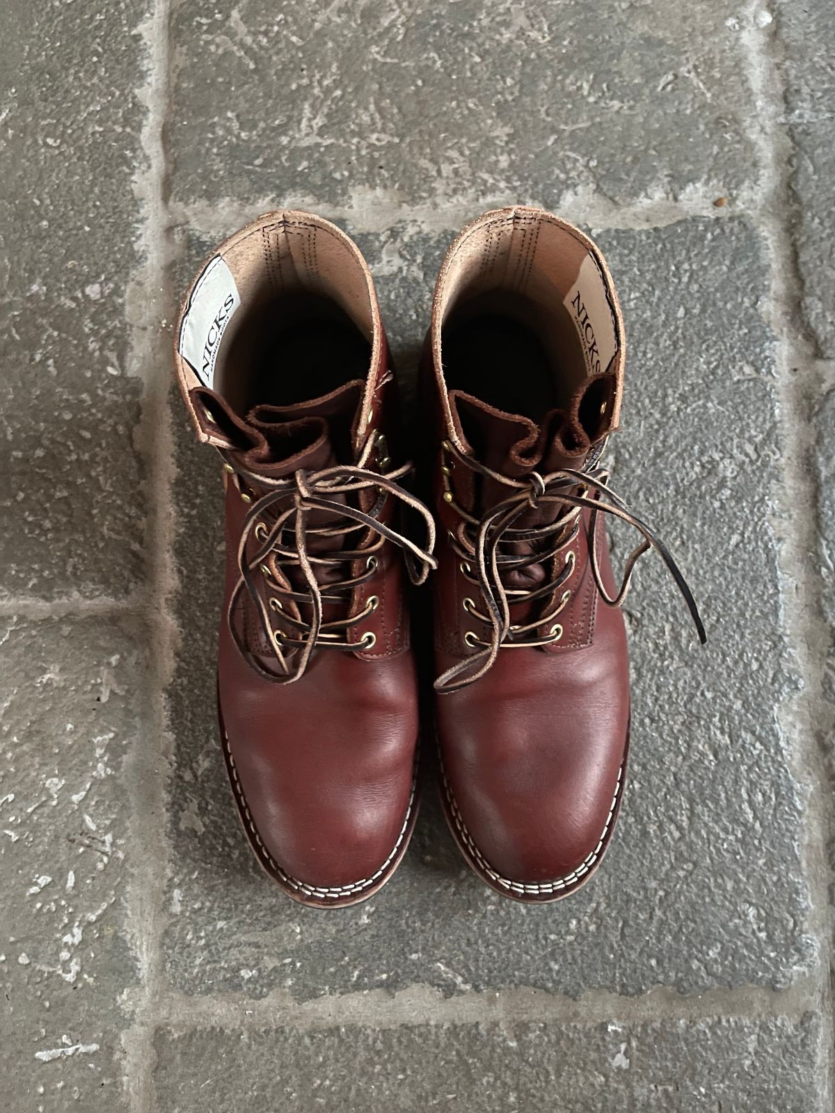 Photo by rufio on December 5, 2023 of the Nicks Free Range in Wickett & Craig Medium Brown English Bridle.