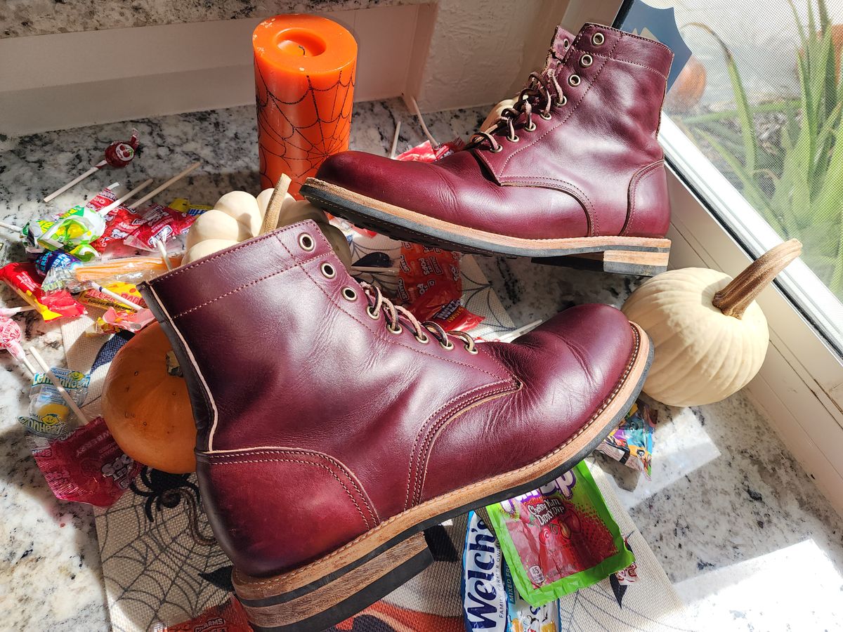Photo by Capt305 on November 4, 2023 of the Oak Street Bootmakers Trench Boot in Horween Color 8 Chromexcel.