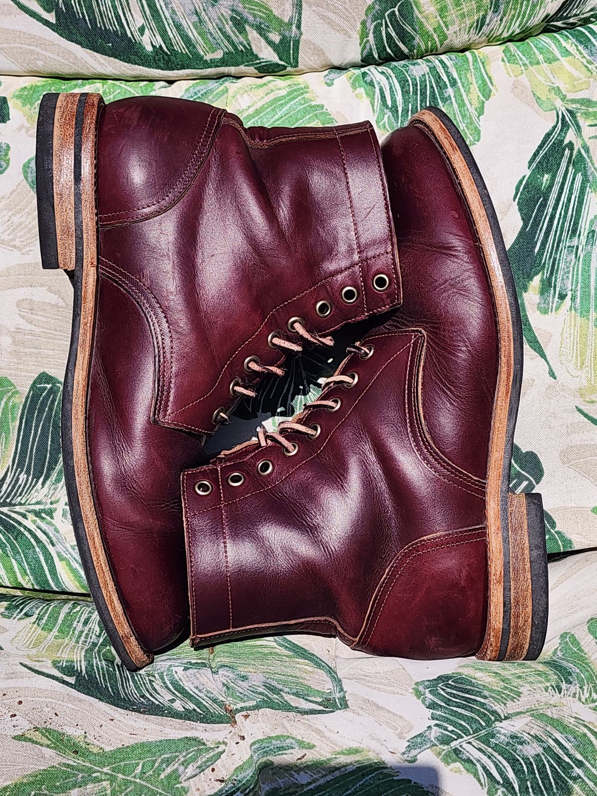 Photo by Capt305 on December 3, 2023 of the Oak Street Bootmakers Trench Boot in Horween Color 8 Chromexcel.