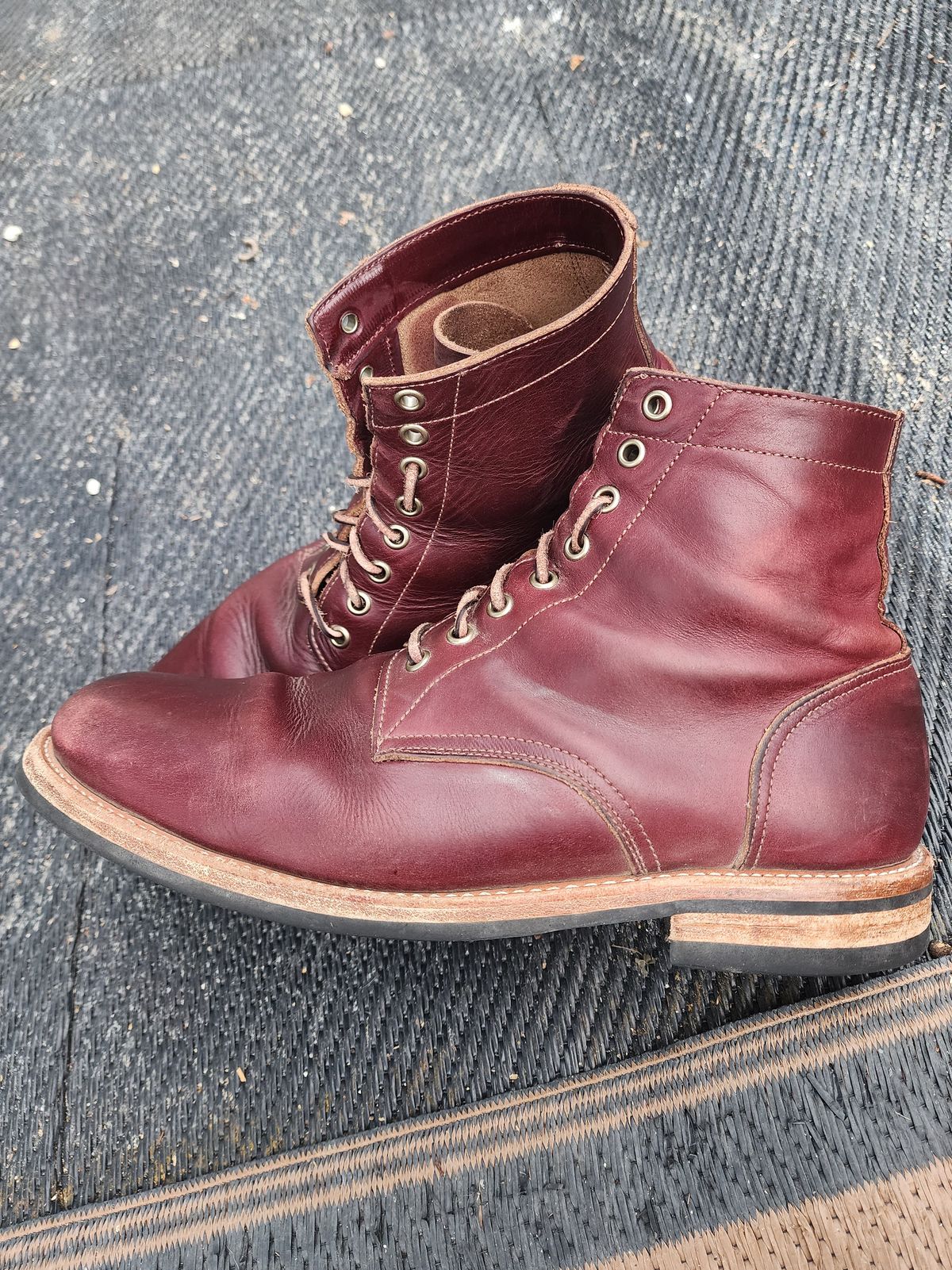 Photo by Capt305 on March 5, 2024 of the Oak Street Bootmakers Trench Boot in Horween Color 8 Chromexcel.