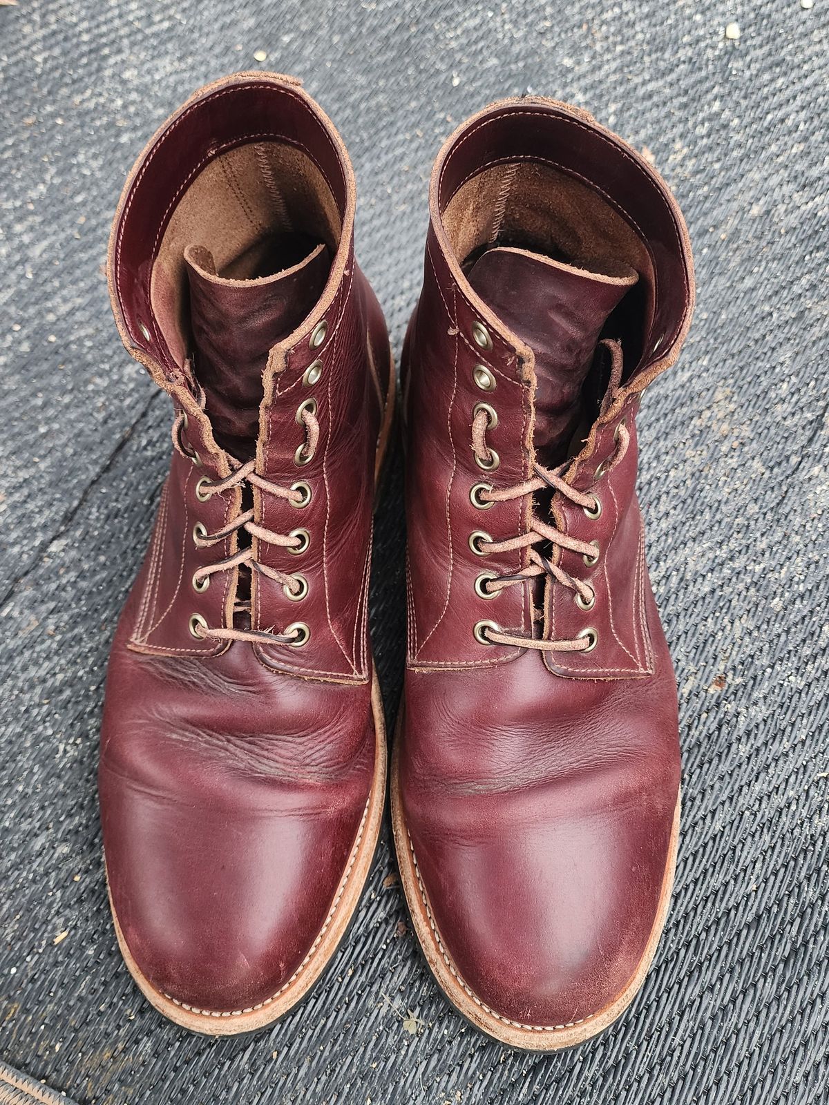 Photo by Capt305 on March 5, 2024 of the Oak Street Bootmakers Trench Boot in Horween Color 8 Chromexcel.