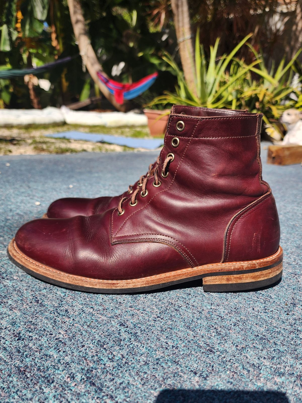 Photo by Capt305 on April 5, 2024 of the Oak Street Bootmakers Trench Boot in Horween Color 8 Chromexcel.