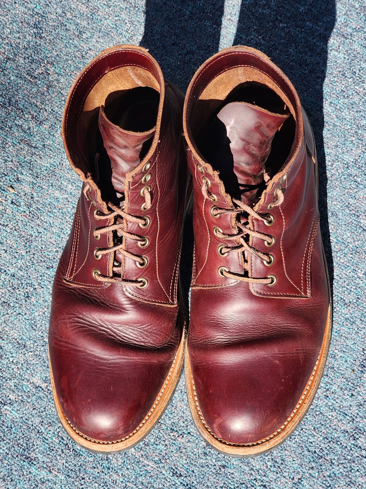 Photo by Capt305 on April 5, 2024 of the Oak Street Bootmakers Trench Boot in Horween Color 8 Chromexcel.