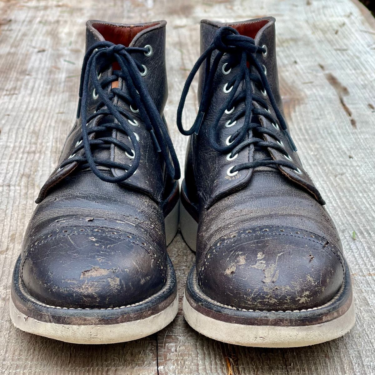 Photo by renee2day on March 3, 2025 of the Grant Stone Garrison Boot in Black Waxed Deer.