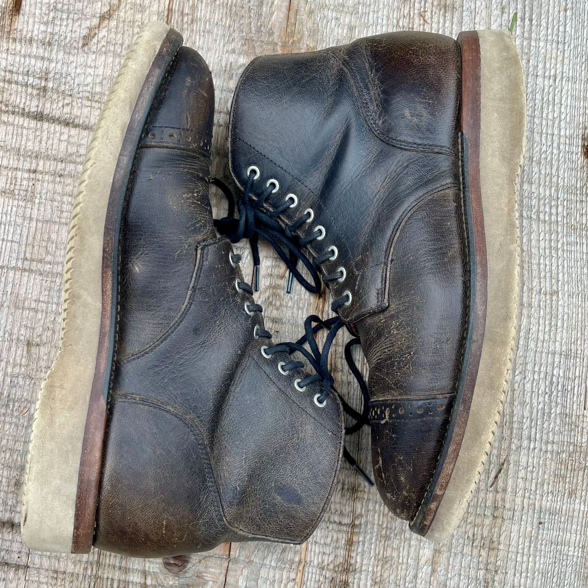 Photo by renee2day on March 3, 2025 of the Grant Stone Garrison Boot in Black Waxed Deer.