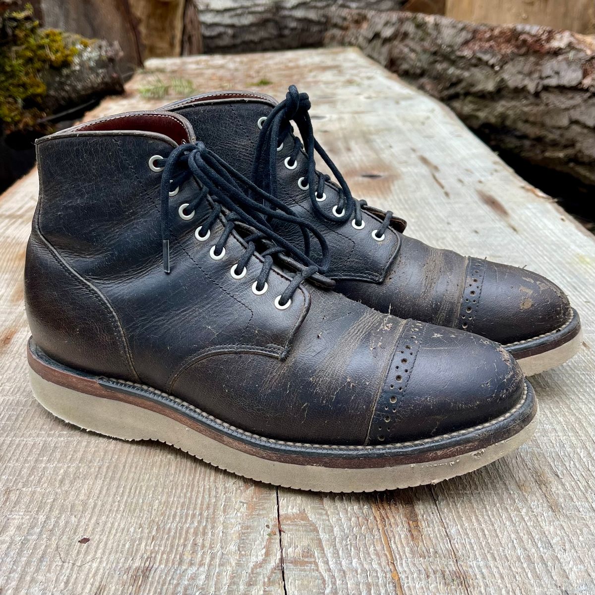 Photo by renee2day on March 3, 2025 of the Grant Stone Garrison Boot in Black Waxed Deer.