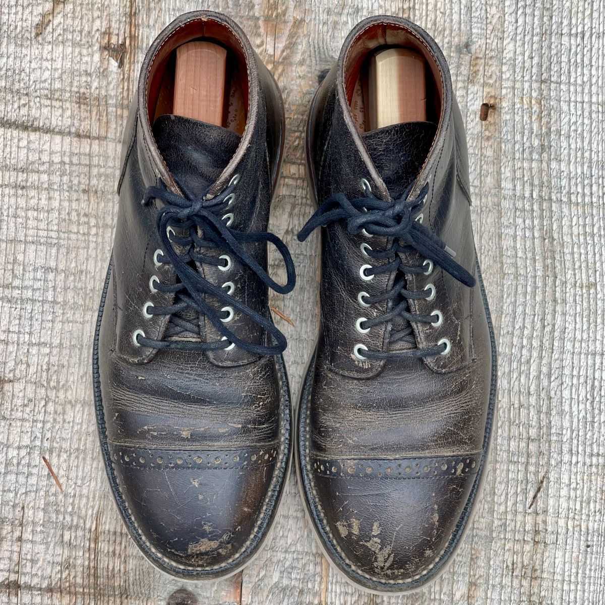 Photo by renee2day on March 3, 2025 of the Grant Stone Garrison Boot in Black Waxed Deer.