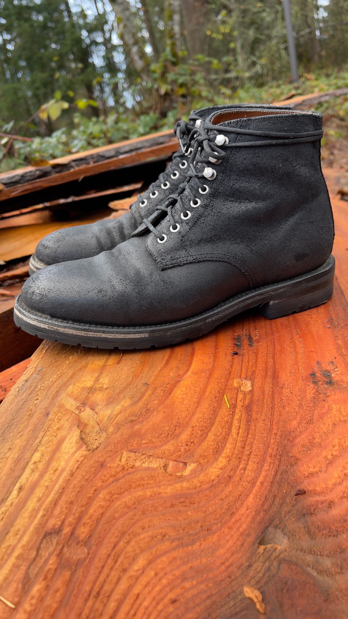 Photo by renee2day on December 4, 2023 of the Grant Stone Edward Boot in C.F. Stead Black Waxy Commander Suede.