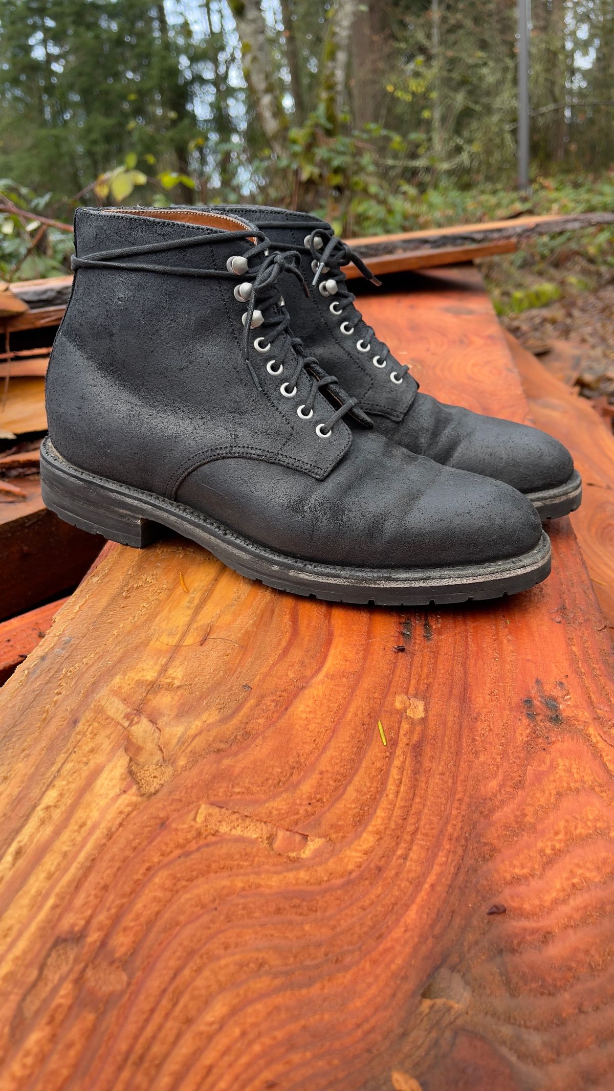 Photo by renee2day on December 4, 2023 of the Grant Stone Edward Boot in C.F. Stead Black Waxy Commander Suede.