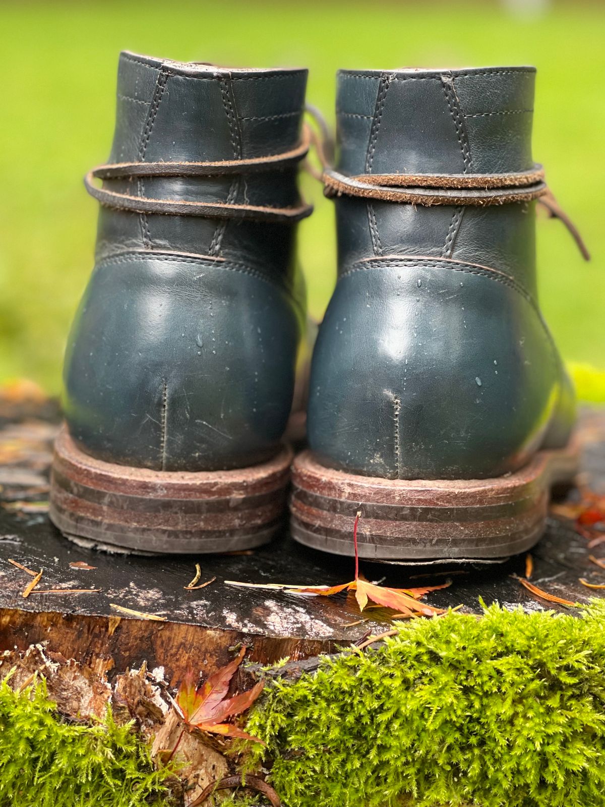 Photo by renee2day on November 1, 2023 of the Grant Stone Diesel Boot in Horween Navy Chromexcel.