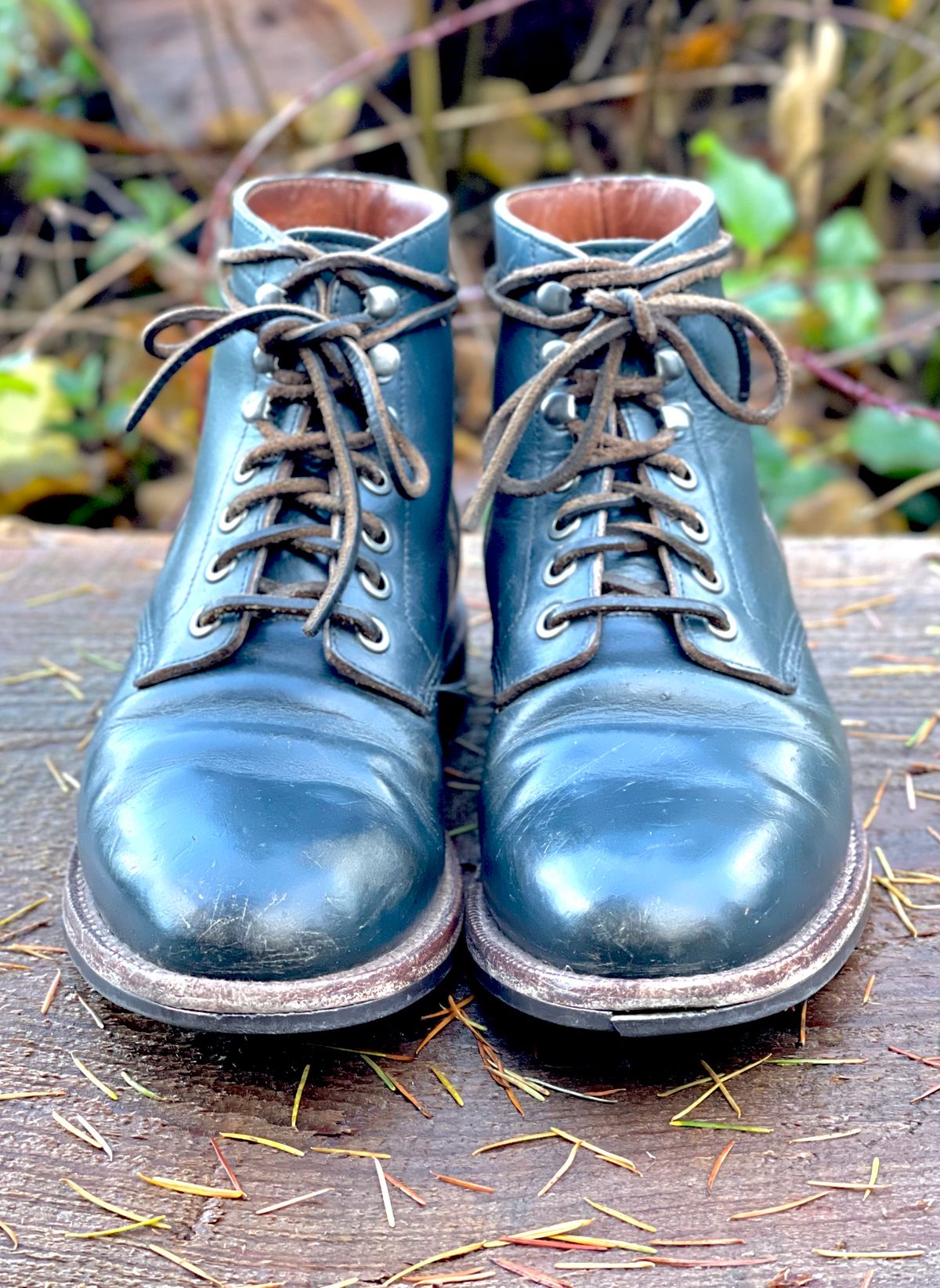 Photo by renee2day on December 4, 2023 of the Grant Stone Diesel Boot in Horween Navy Chromexcel.