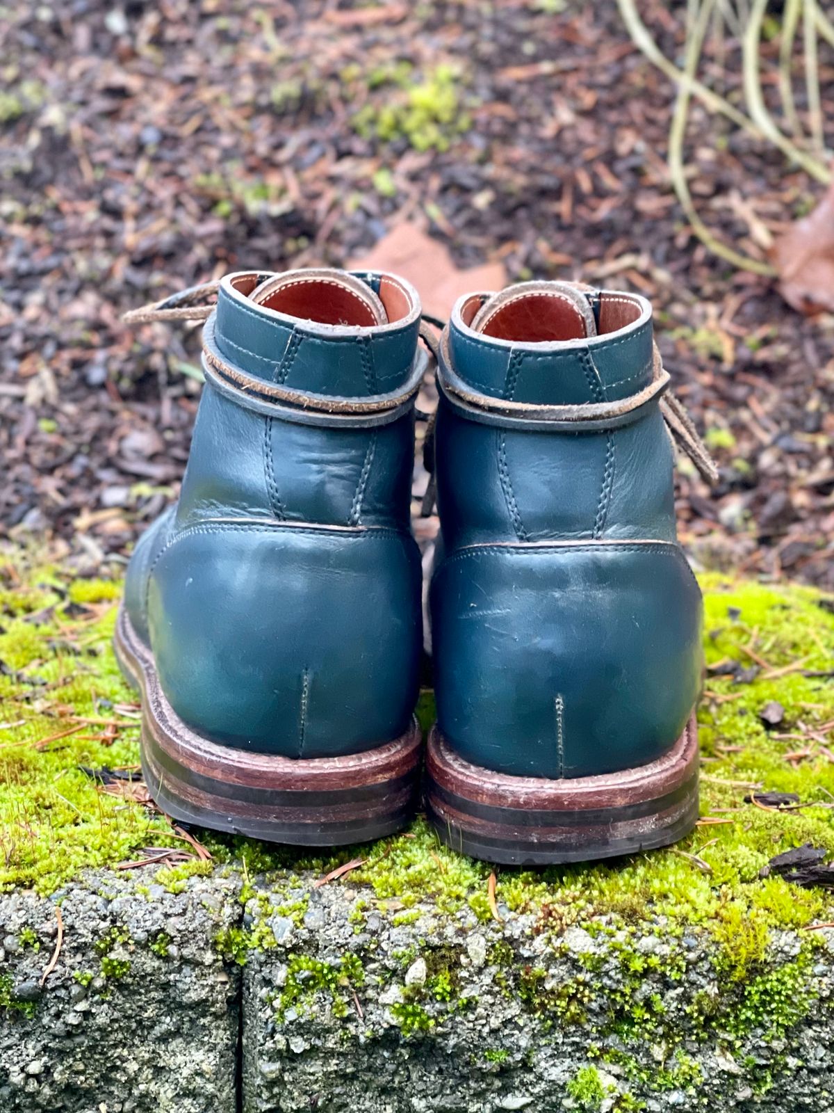 Photo by renee2day on January 3, 2024 of the Grant Stone Diesel Boot in Horween Navy Chromexcel.