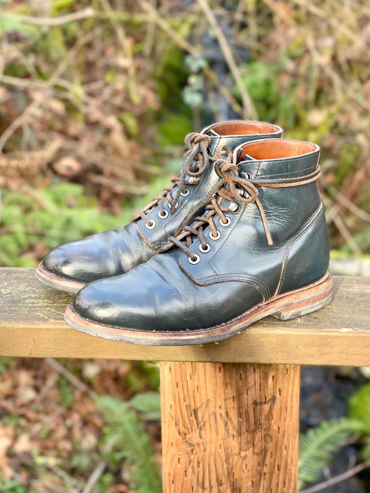 Photo by renee2day on February 5, 2024 of the Grant Stone Diesel Boot in Horween Navy Chromexcel.