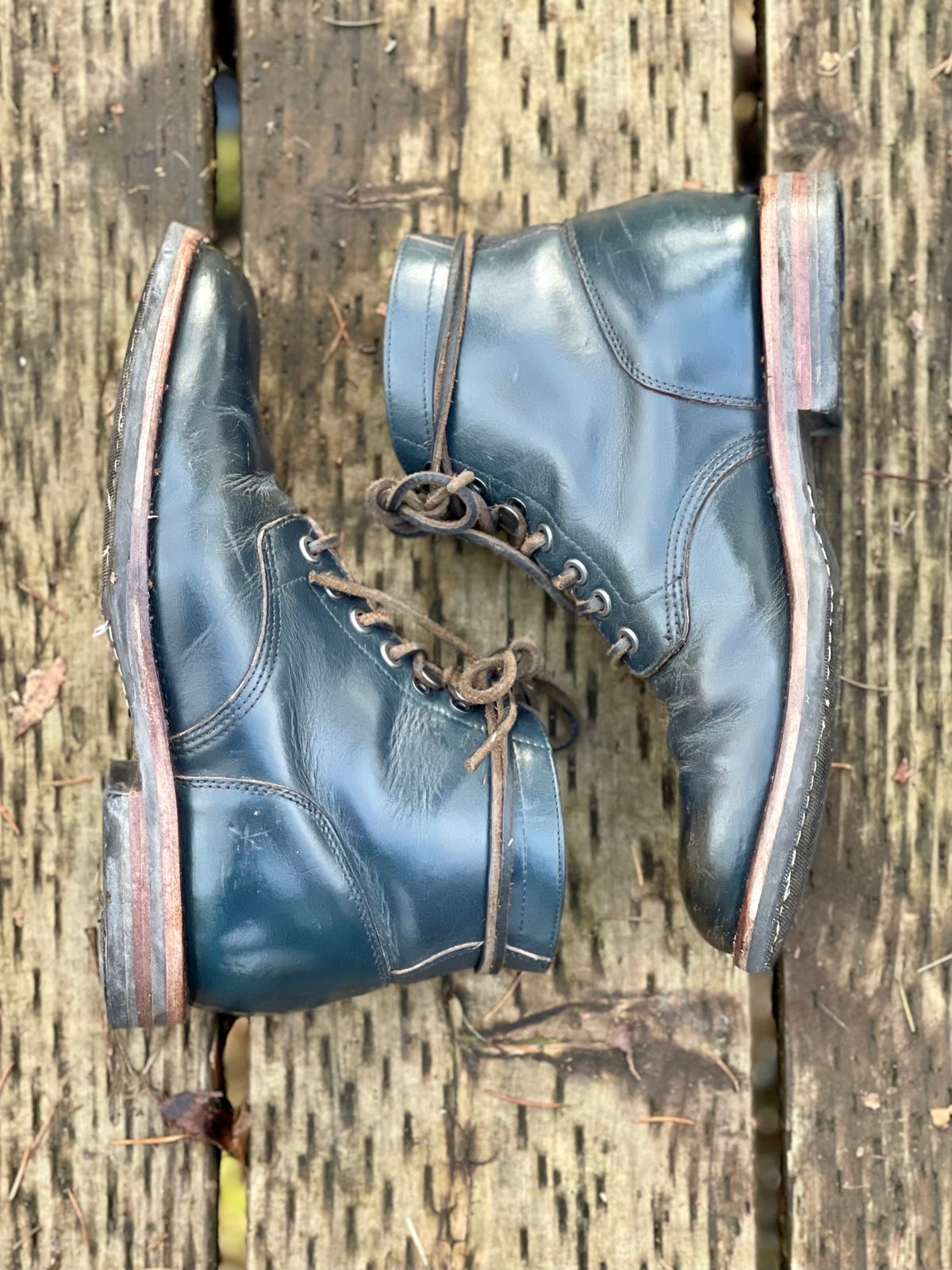 Photo by renee2day on February 5, 2024 of the Grant Stone Diesel Boot in Horween Navy Chromexcel.