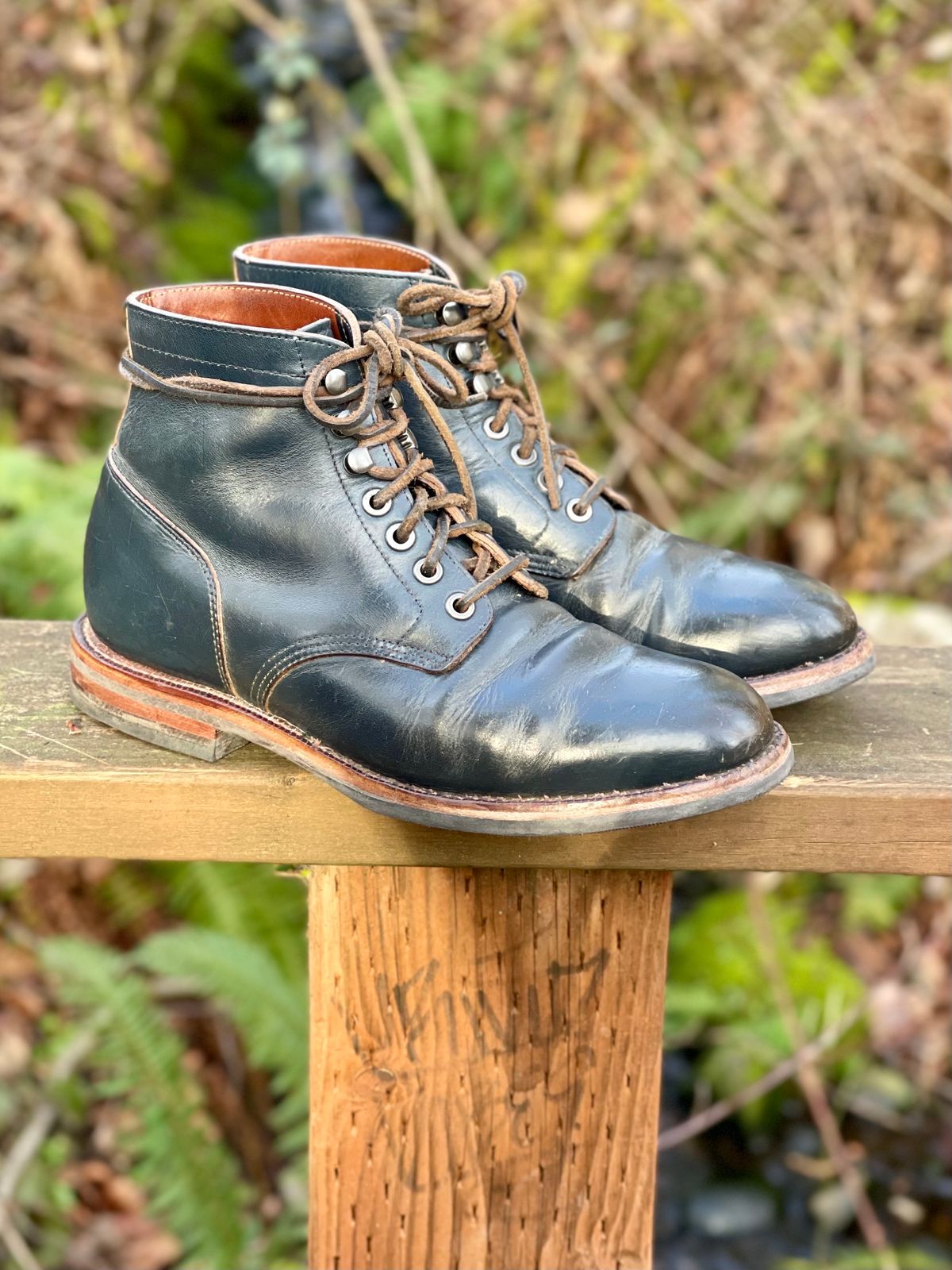Photo by renee2day on February 5, 2024 of the Grant Stone Diesel Boot in Horween Navy Chromexcel.