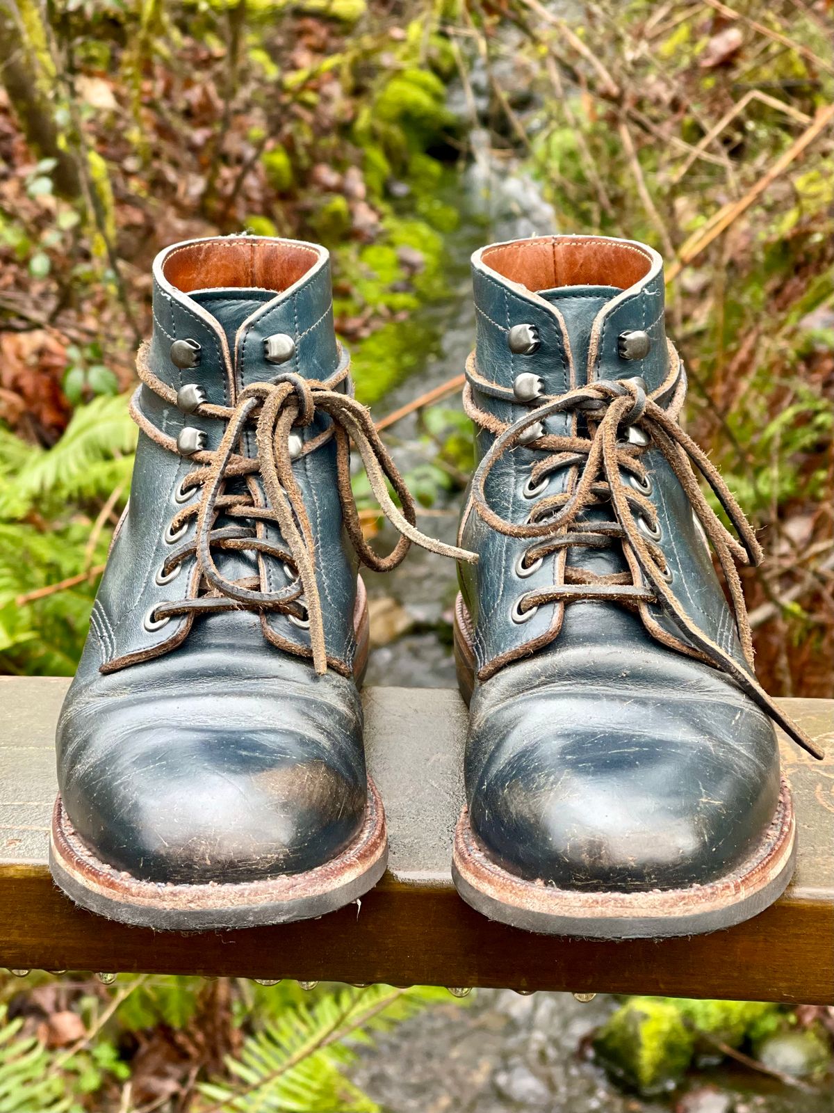 Photo by renee2day on March 3, 2024 of the Grant Stone Diesel Boot in Horween Navy Chromexcel.